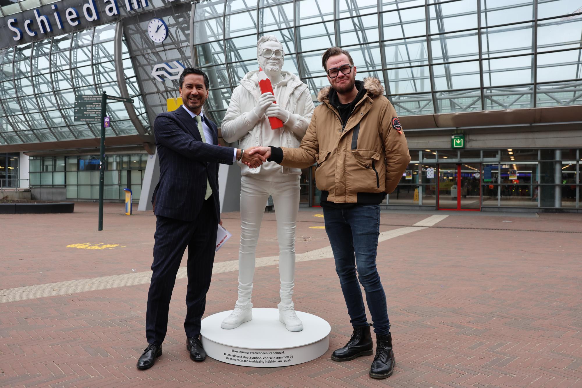 Burgemeester, het standbeeld en Nick Grobbe